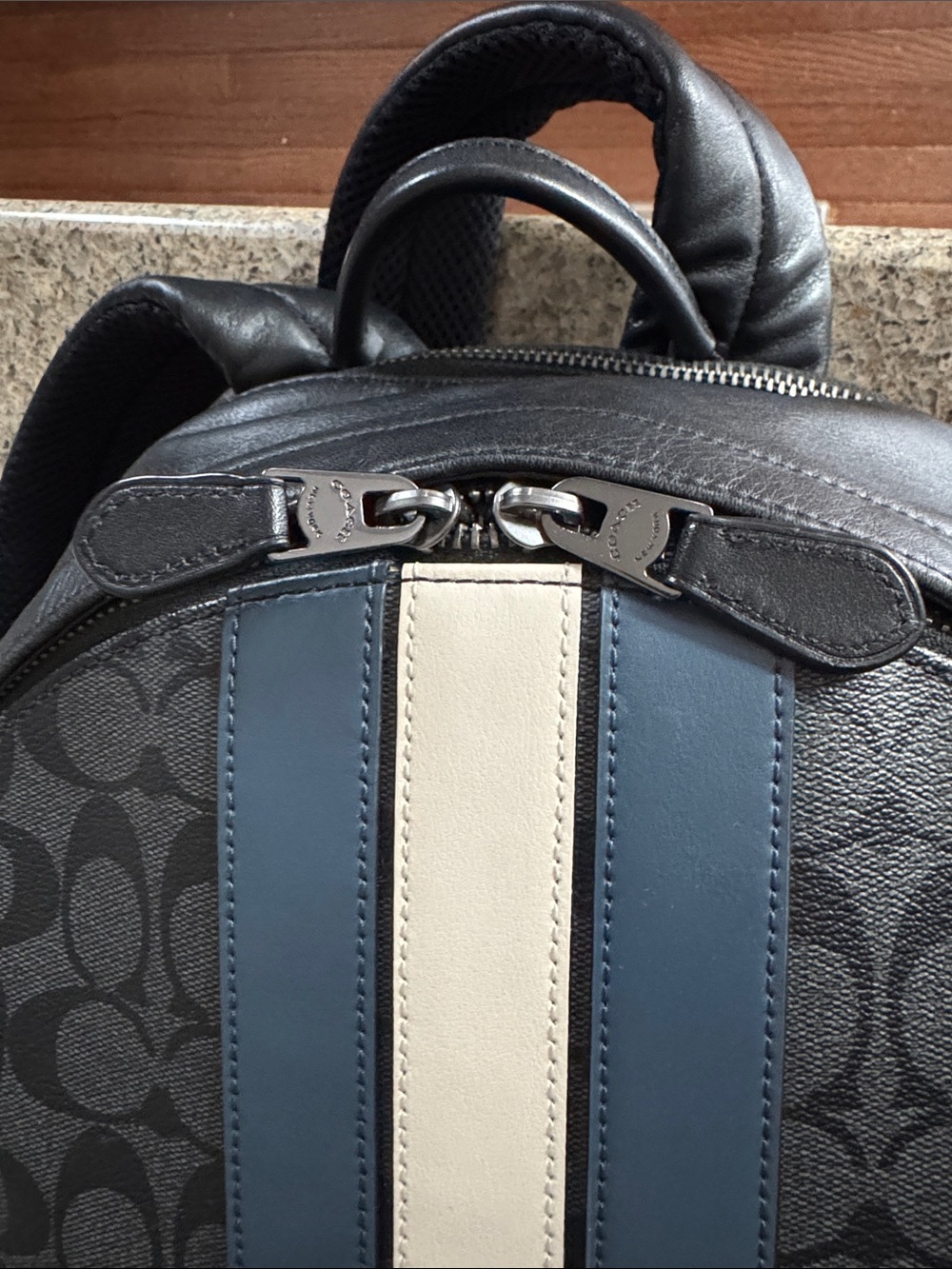 😎Coach Men's Signature Canvas Backpack in Gray !! EUC good condition 😎 - Picture 9 of 13